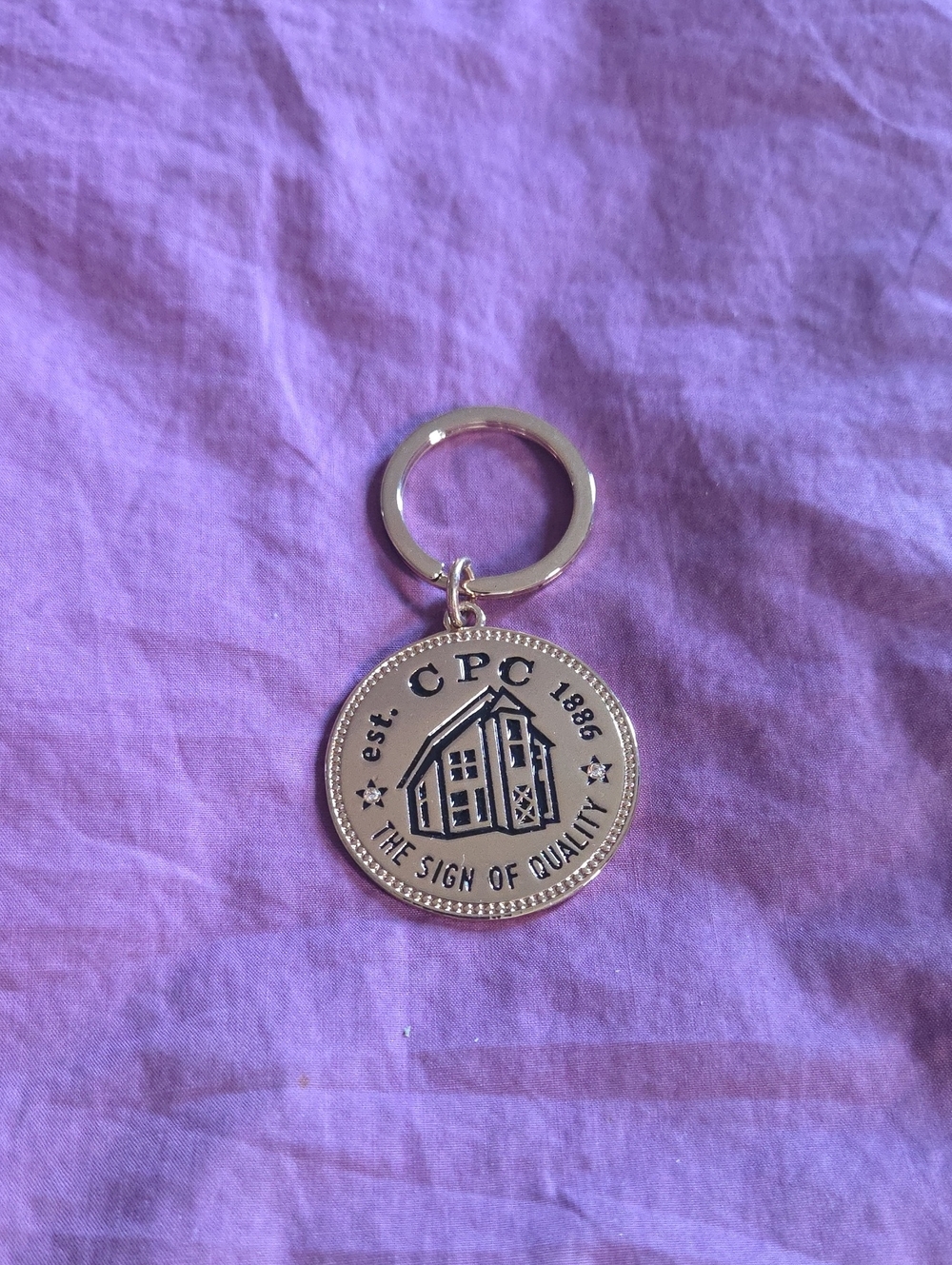 Avon Studio 1886 Collectible Commemerative 135th Anniversary Gold Keyring NWT